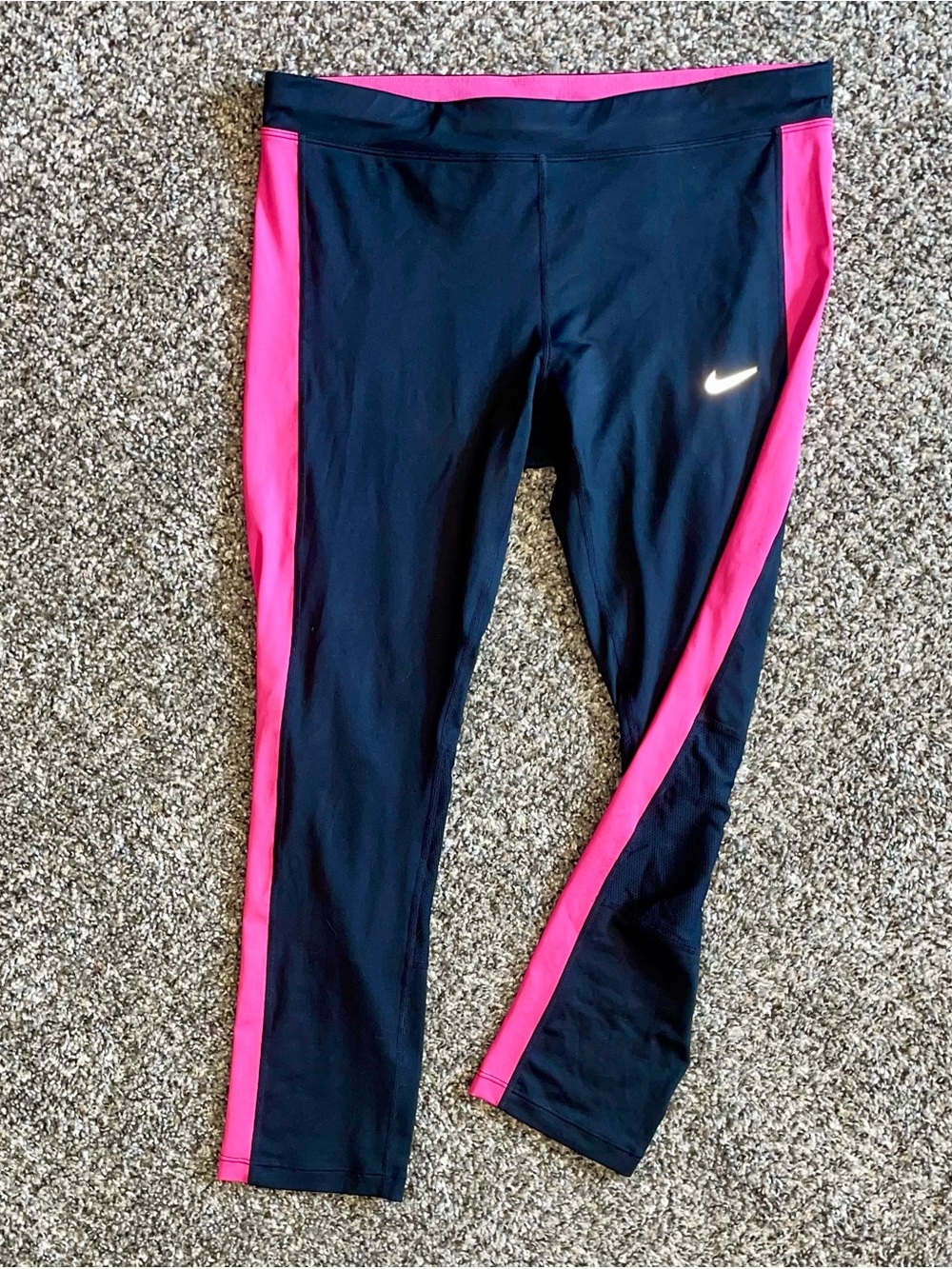 Nike Black Leggings with Hot Pink Side Panels Size Womens Large